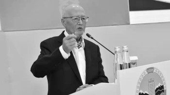 Фотография к новости: Аида Балаева Мұрат Әуезовтің қазасына байланысты көңіл айтты