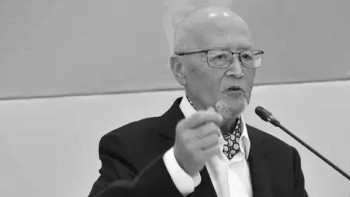 Фотография к новости: Президент Мұрат Әуезовтің отбасына көңіл айтты