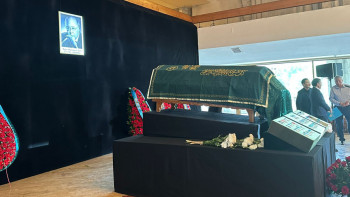 Фотография к новости: Алматы халқы Мұрат Әуезовті ақтық сапарға шығарып салды