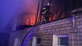 Фотография к новости: Павлодар облысында жеке тұрғын үй мен гараж өртенді