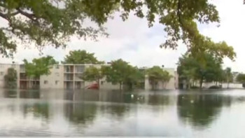 Фотография к новости: Флорида штатында тасқын жүріп, торнадо ойран салды