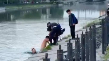 Фотография к новости: Астанада Ұлттық ұлан сарбазы жасөспірімді құтқарды