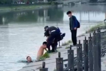 Фотография к новости: Астанада Ұлттық ұлан сарбазы жасөспірімді құтқарды