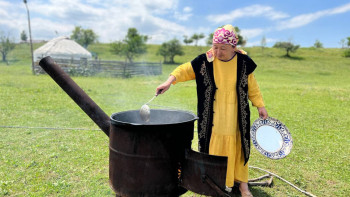 Фотография к новости: Қымыз, домбыра, аударыспақ: Қазақ ауылындағы өмір