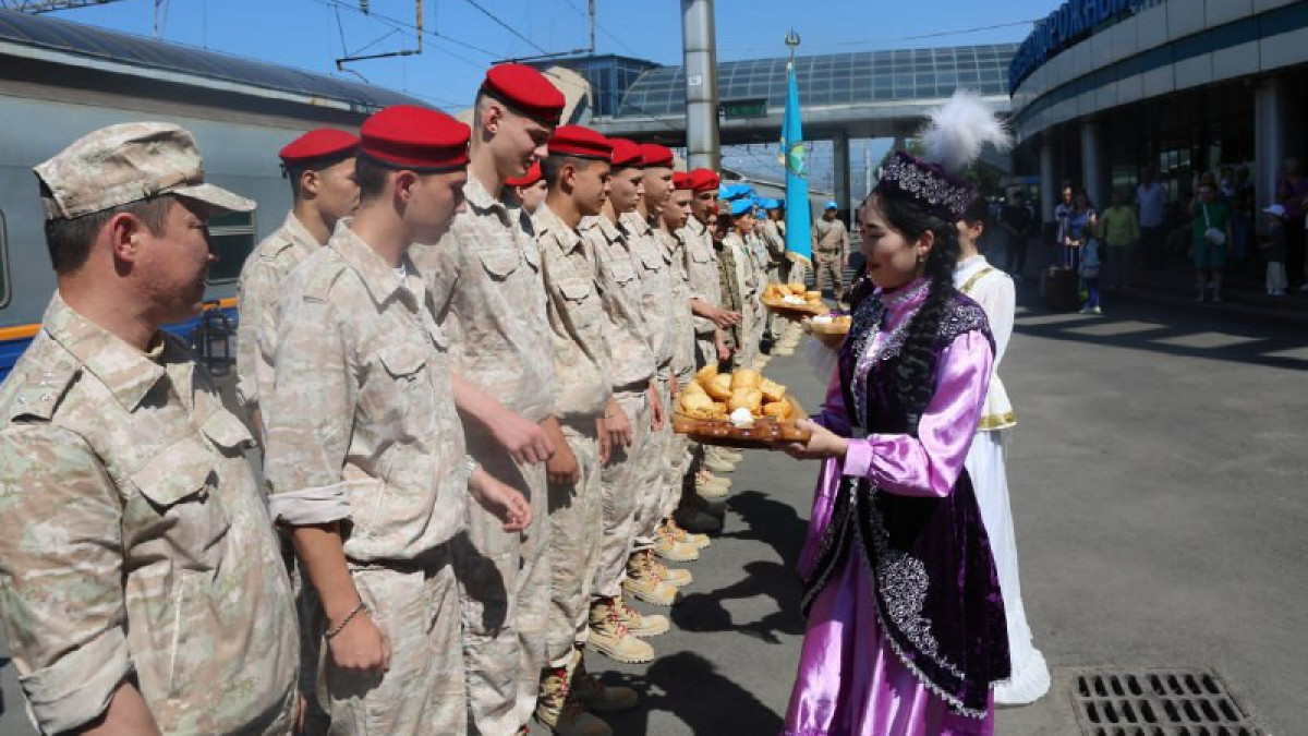 Алматыда "Айбын" Х халықаралық әскери-патриоттық жиынына қатысушыларды қарсы алды