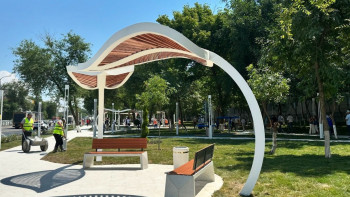 Фотография к новости: Шымкенттегі Еңбекші ауданында жаңа гүлзар ашылды