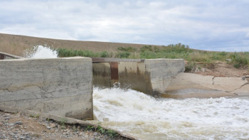 Фотография к новости: Ақтөбе облысында 15 бөгетті тасқын су бұзып кеткен