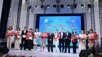 Фотография к новости: Жамбыл облысында үздік медицина қызметкерлері марапатталды