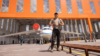 Фотография к новости: Полицей ұшақты жеңді: Қазақстандық әскери әлемдік рекорд орнатты