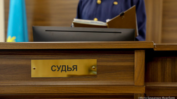 Фотография к новости: Атырауда әйелін соққыға жыққан экс-әкім сотталды