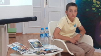 Фотография к новости: 10 жасар жазушы Қарағанды туралы кітабын таныстырды