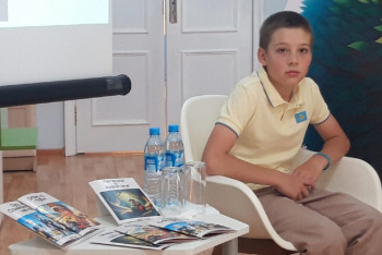 Фотография к новости: 10 жасар жазушы Қарағанды туралы кітабын таныстырды