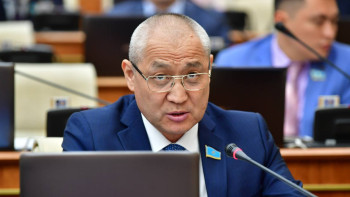 Фотография к новости: "Заңгерлердің өздері заңды бұзды": Депутат отставкаға кеткен судьяларды қайтару мәселесін сынады