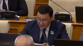 Фотография к новости: Үш ұзынның "сирақты примасы" қызтеке екен: Депутат киіз үйде ЛГБТ насихаттағандар туралы