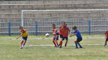 Фотография к новости: Жамбыл облысында өткен турнирде алғаш рет қыздар футбол командасы бақ сынады