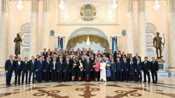 Фотография к новости: Су тасқыны. Тоқаев бірқатар азаматты салтанатты түрде марапаттады