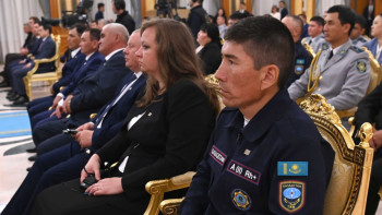 Фотография к новости: Мыңдаған жанашыр азамат тасқын судан қорғайтын бөген салуға қатысты – Президент