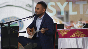 Фотография к новости: Өзбекәлі Жәнібековтың рухына арналған айтыс өтеді