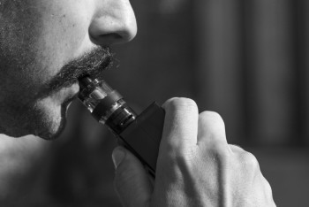 Бүгіннен бастап елімізде вейпке ресми түрде тыйым салынды