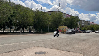 Фотография к новости: Ақтөбеде скутер, мопед жүргізушілері тәртіпке бағынбай тұр