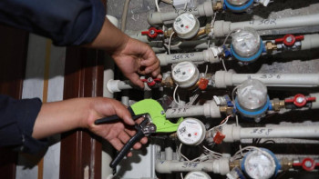 Фотография к новости: Алматыда коммуналдық қызметке қарыз жандардың пәтеріндегі ыстық су өшіріледі