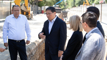 Фотография к новости: Досаев кәріз желілерін салу барысымен танысты