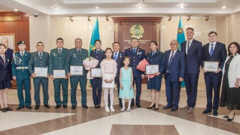 Фотография к новости: Ермек Маржықпаев "Динамо" спортшыларын марапаттады