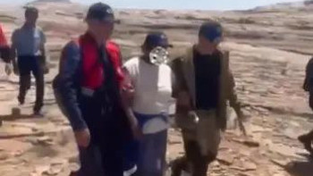 Фотография к новости: Қарағандыда тауға шыққан екі әйелдің біреуі жартастан құлап мерт болды