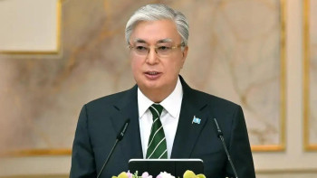 Фотография к новости: Президент мемлекеттік қызметшілерді кәсіби мерекесімен құттықтады