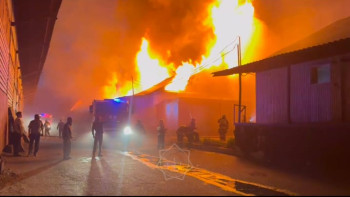 Фотография к новости: Өскеменде қойма өртенді