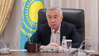 Фотография к новости: Қазақстандағы жоспарланған аумақтардың 66%-ы шегірткеге қарсы өңделді