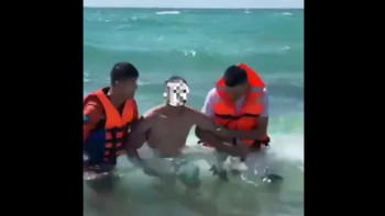 Фотография к новости: Ақтауда 40 жастағы ер адам суға батып кете жаздады