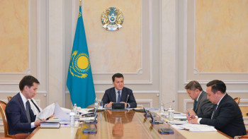 Фотография к новости: Қарин Шетелде кадрлар даярлау жөніндегі республикалық комиссияның отырысын өткізді