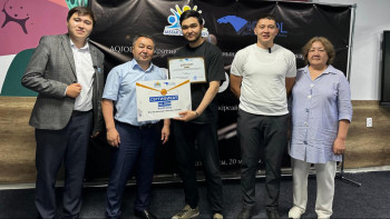 Фотография к новости: Дебатшылар «АQ JOL CUP» кубогын сарапқа салды