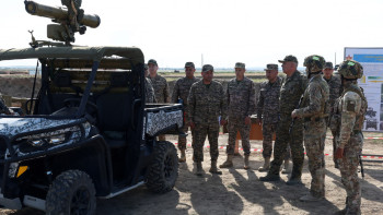 Фотография к новости: Қорғаныс министрі әскери нысандардың дайындығын тексерді