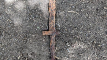 Фотография к новости: Қарағандылық археологтар сақ кезеңіне жататын темір қанжар тапты