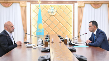 Фотография к новости: Сенат Төрағасы жасанды интеллект саласының сарапшысымен кездесті