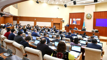 Фотография к новости: Кредит, әйел мен бала қауіпсіздігі, лудомания: Мәжіліс қандай заңдар қабылдады