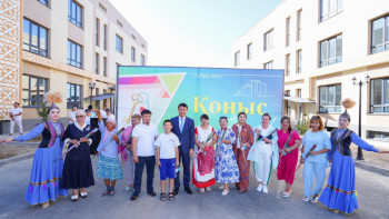 Фотография к новости: Кезекте тұрған 100-ге жуық түркістандық баспаналы болды