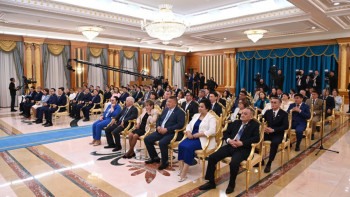 Фотография к новости: Президент: Әділетті Қазақстанды аңыздағы қаһармандар емес, адал азаматтар құрады