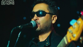 Фотография к новости: Ұшақта гитарасын жоғалтқан Ерлан Көкеев әуе компанияға шағымданды