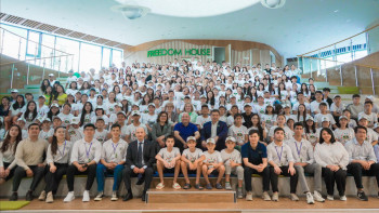 Фотография к новости: Су тасқыны. Қол ұшын берген моңғолиялық қазақ балалары Бурабайда демалып жатыр