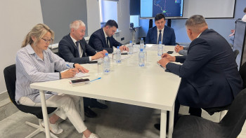 Фотография к новости: Қарағандыда 94 ауыл мектебі Starlink спутниктік жүйесіне қосылды