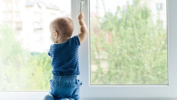 Фотография к новости: Астанада жыл басынан бері балалардың терезеден құлауының 15 фактісі тіркелді