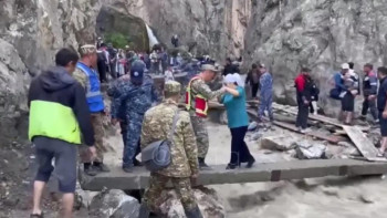 Фотография к новости: ТЖМ: Қырғызстанда селден қайтыс болған балалардың денесі елге жеткізіледі