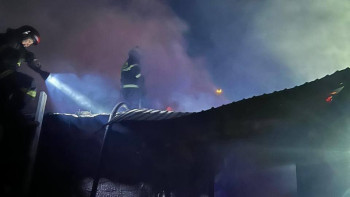 Фотография к новости: Павлодарда өрт сөндірушілер газ баллонын алып шықты