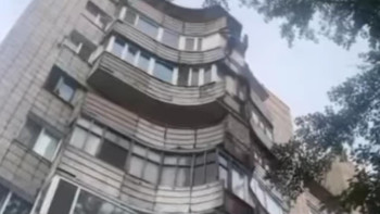 Фотография к новости: Павлодарда балконнан секірмек болған қария құтқарылды