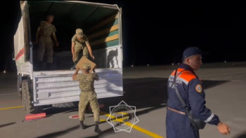 Фотография к новости: ТЖМ құтқарушылары қазақстандықтарды тасымалдау үшін Қырғызстанға барды