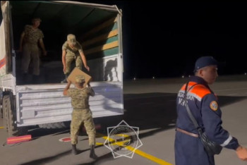 Фотография к новости: ТЖМ құтқарушылары қазақстандықтарды тасымалдау үшін Қырғызстанға барды