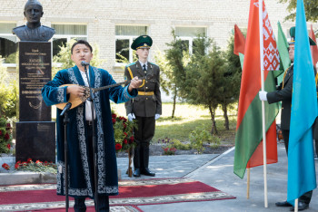 Беларусь елінде павлодарлық жауынгердің құрметіне ескерткіш орнатылды